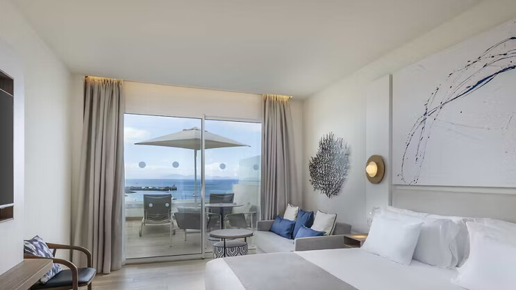 Superior Frontal Sea View 